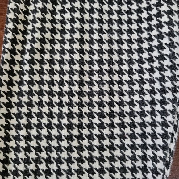 Old Navy Women's Size S Black & White Houndstooth Mid-Rise Leggings - Picture 2 of 8